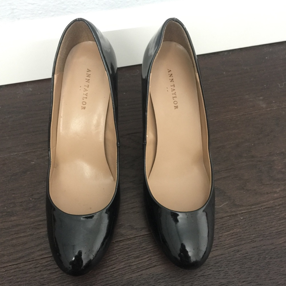 Ann Taylor heel, size 7 1/2M